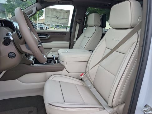 New 2026 GMC Yukon XL Denali w/ Denali Reserve Package AWD/4WD image 19