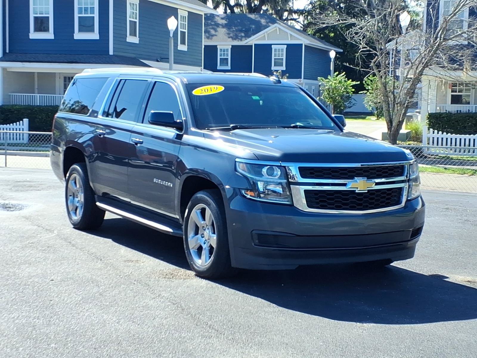 Used 2019 Chevrolet Suburban LT RWD image 6