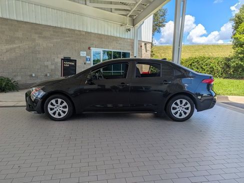 Used 2020 Toyota Corolla LE FWD image 2