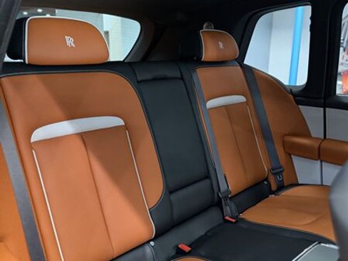 Used 2026 Rolls-Royce Cullinan AWD/4WD image 16