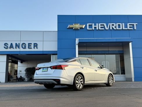 Used 2022 Nissan Altima 2.5 S image 4