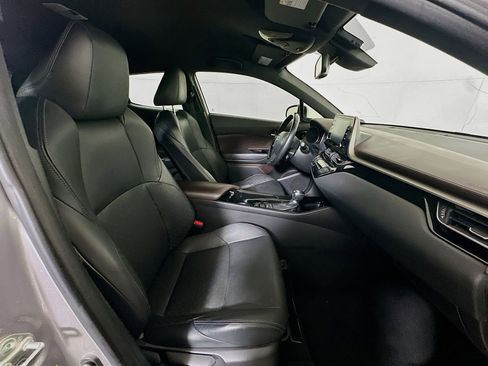 Used 2019 Toyota C-HR Limited image 31
