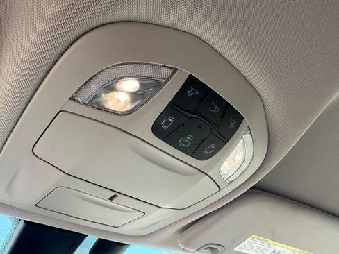 Used 2018 Chrysler Pacifica Touring-L Plus FWD image 18