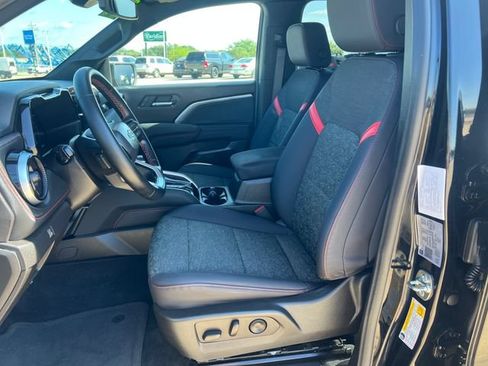 Used 2024 Chevrolet Colorado Z71 w/ Z71 Convenience Package 2 AWD/4WD image 16