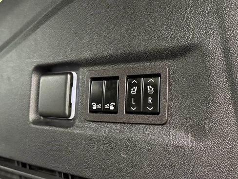 Used 2024 Chevrolet Suburban RST w/ Luxury Package image 35