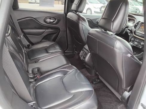 Used 2017 Jeep Cherokee Limited image 17