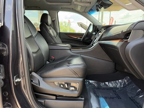 Used 2018 Cadillac Escalade Luxury w/ LPO, Radiant Package AWD/4WD image 37