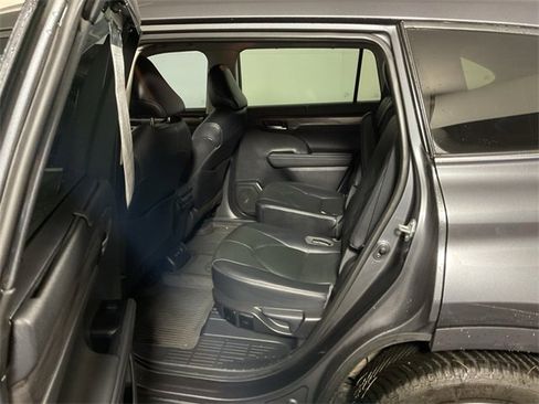 Used 2020 Toyota Highlander Platinum image 31
