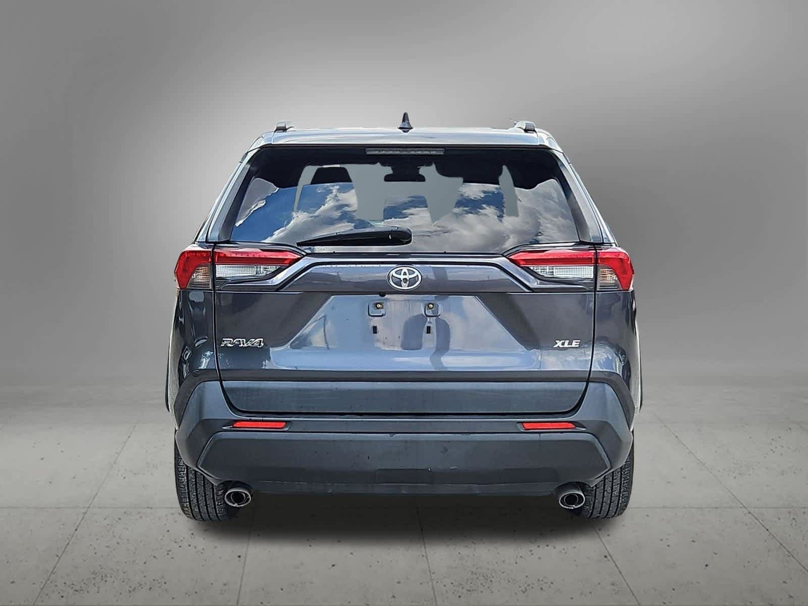 Used 2019 Toyota RAV4 XLE w/ Convenience Package FWD image 5