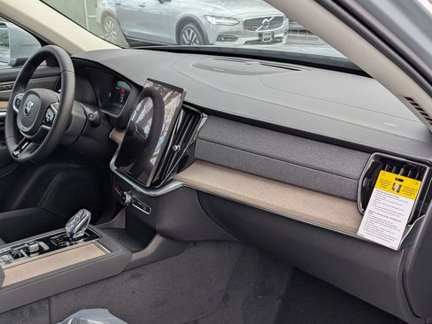 New 2026 Volvo XC90 B6 Plus w/ Protection Package Premier image 22