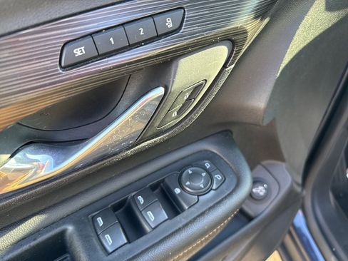 Used 2019 GMC Terrain SLT w/ Preferred Package image 9