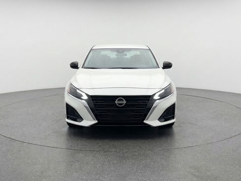 Used 2025 Nissan Altima 2.5 SV image 2