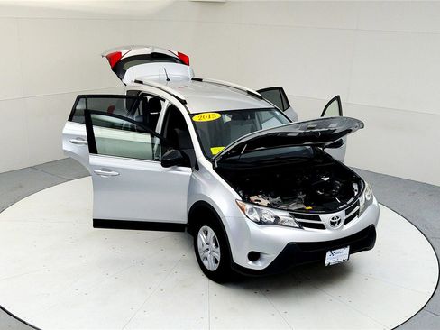 Used 2015 Toyota RAV4 LE image 21