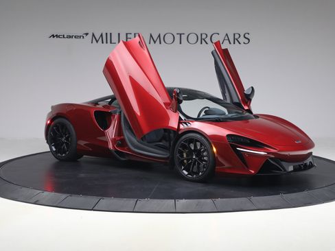 Used 2023 McLaren Artura RWD image 19