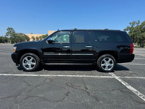 Used 2013 Chevrolet Suburban LTZ image 9