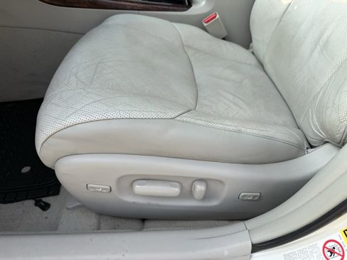 Used 2012 Toyota Avalon Limited image 31