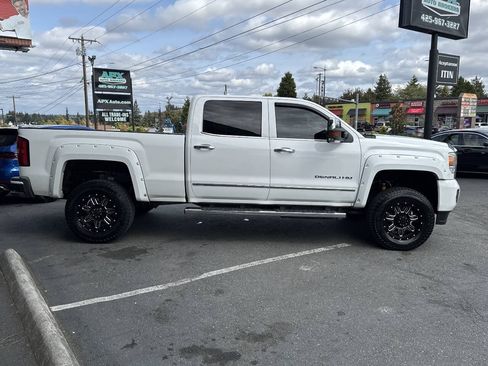 Used 2015 GMC Sierra 3500 Denali w/ Duramax Plus Package AWD/4WD image 9