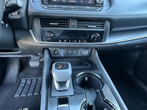 Used 2024 Nissan Rogue SV image 19