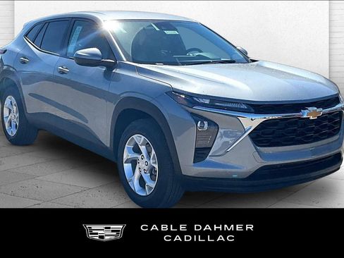 New 2026 Chevrolet Trax LS w/ LS Convenience Package FWD image 1