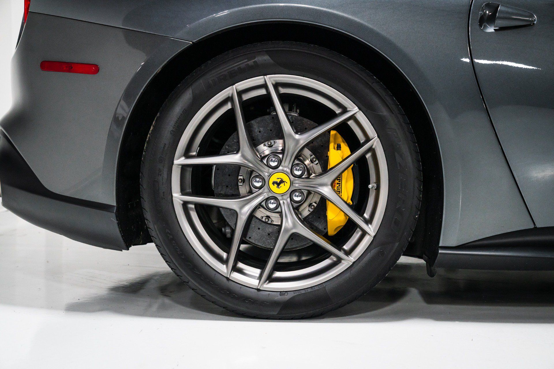 Used 2015 Ferrari F12 Berlinetta RWD image 11