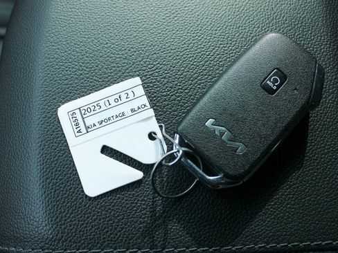 Used 2025 Kia Sportage SX image 33