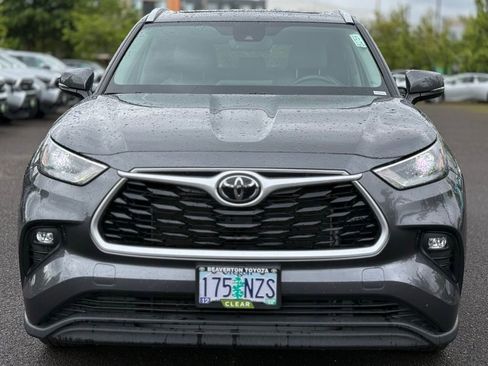 Used 2023 Toyota Highlander XLE FWD image 8