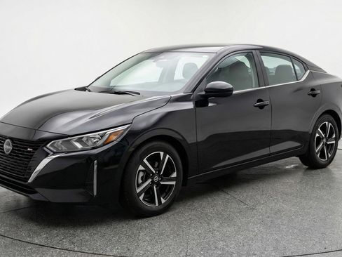 Used 2025 Nissan Sentra SV FWD image 3