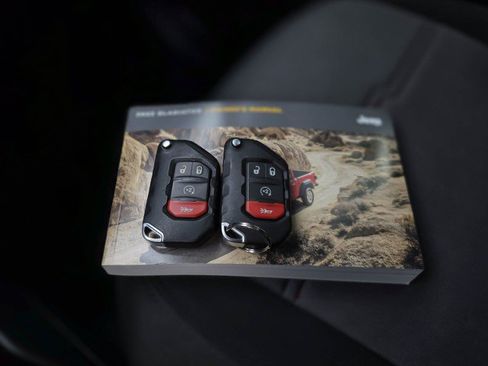 Used 2023 Jeep Gladiator Sport AWD/4WD image 40