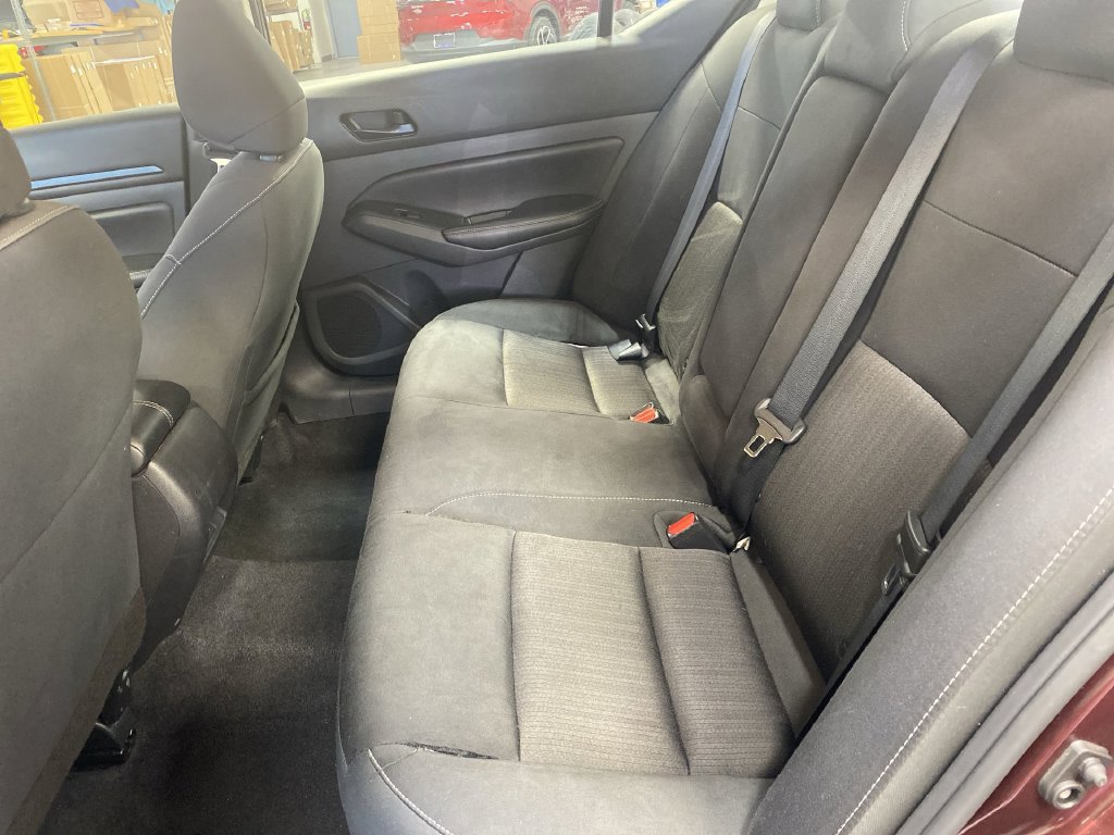 Used 2025 Nissan Altima 2.5 SV FWD image 33