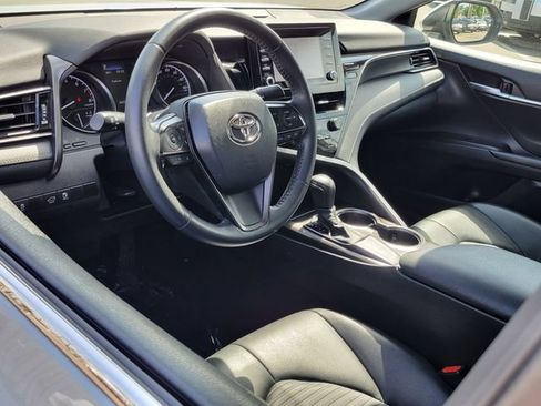 Used 2021 Toyota Camry SE FWD image 5