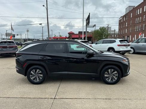 Used 2022 Hyundai Tucson Blue w/ Cargo Package AWD/4WD image 6