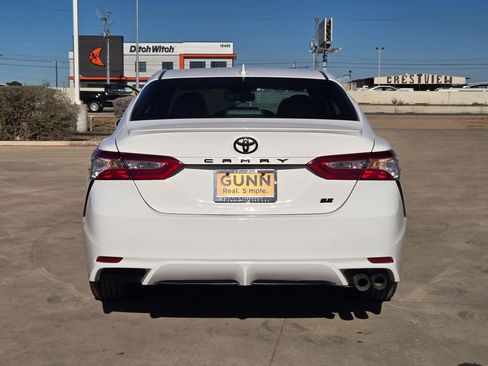 Used 2020 Toyota Camry SE image 4