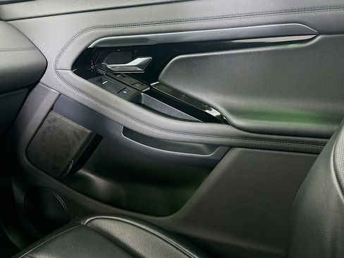 Used 2023 Land Rover Range Rover Evoque SE image 17