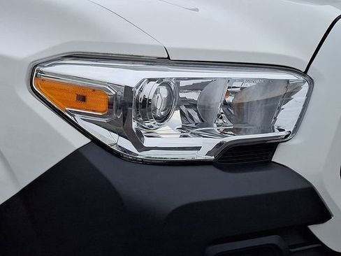 Certified 2022 Toyota Tacoma SR AWD/4WD image 9
