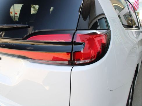 New 2026 Chrysler Pacifica Select image 36