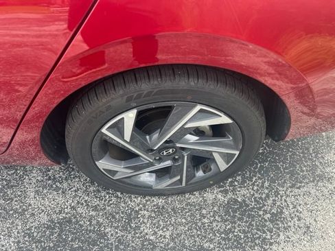 Used 2025 Hyundai Elantra SEL FWD image 12