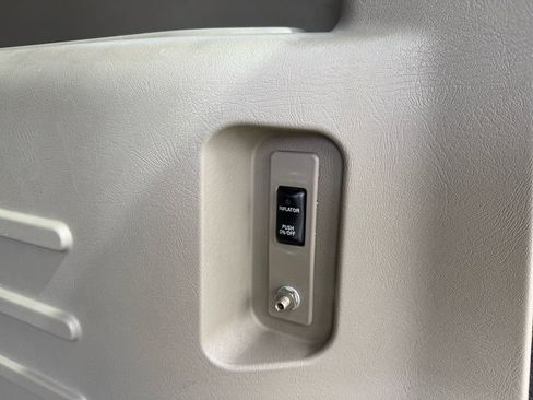 Used 2003 HUMMER H2 w/ Preferred Equipment Group image 35