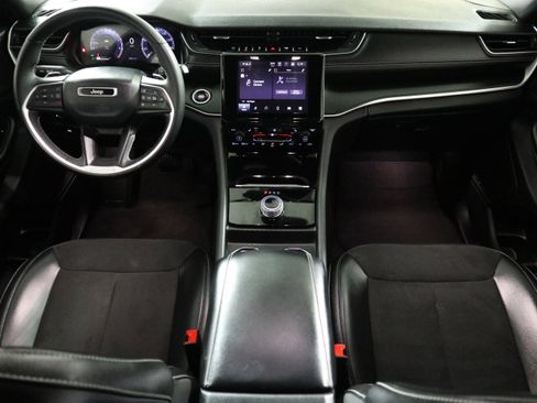 Used 2023 Jeep Grand Cherokee L Laredo image 15