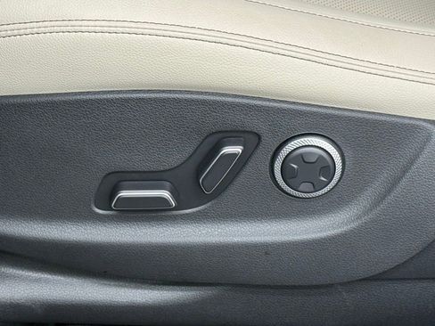 Used 2026 Genesis GV70 2.5T Select image 17