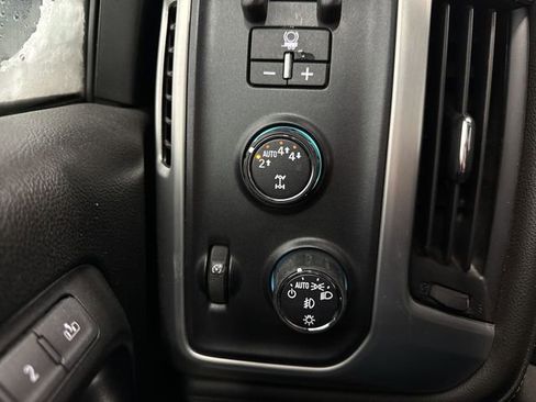 Used 2018 GMC Sierra 1500 SLT image 16