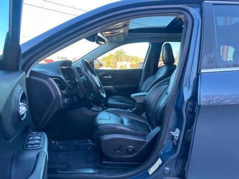 Used 2021 Jeep Cherokee Limited FWD image 4