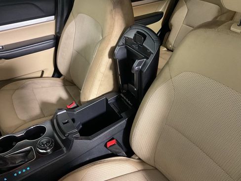 Used 2017 Ford Explorer XLT w/ Equipment Group 201A AWD/4WD image 29