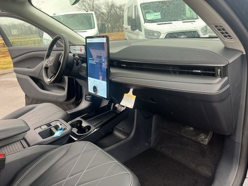 Used 2025 Ford Mustang Mach-E Select w/ Comfort Package Lite image 12