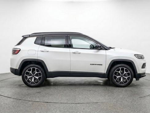 Used 2025 Jeep Compass Limited AWD/4WD image 11