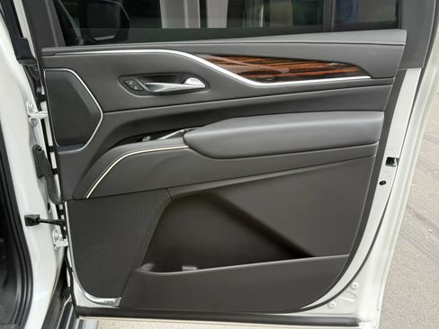 Used 2022 Cadillac Escalade ESV Luxury AWD/4WD image 38