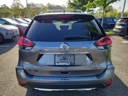 Used 2019 Nissan Rogue S w/ Special Edition Package FWD image 8