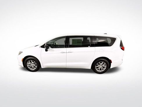 New 2026 Chrysler Voyager LX image 4