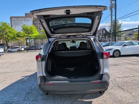 Used 2025 Toyota RAV4 XLE FWD image 10