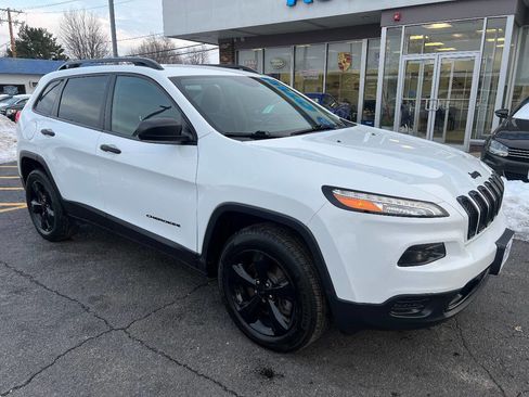Used 2017 Jeep Cherokee Sport image 4