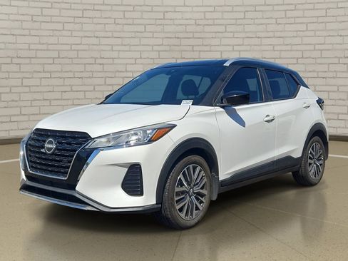 Used 2023 Nissan Kicks SV FWD image 1